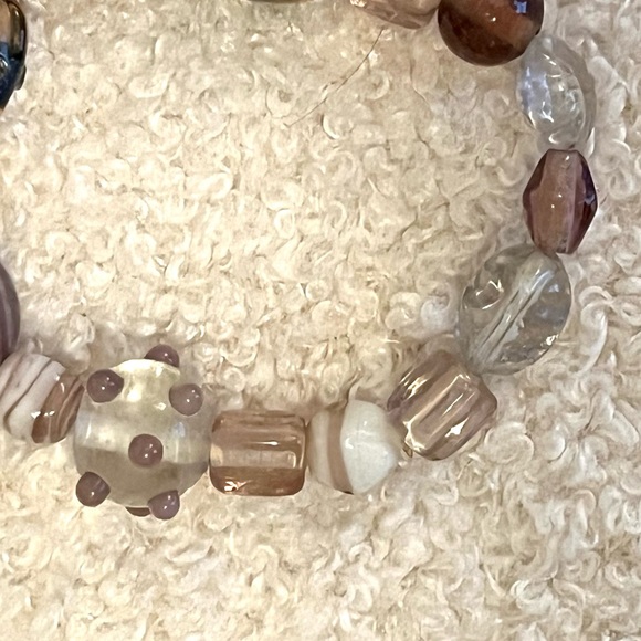 handmade lavender, purple, white glass hand painted beaded elastic bracelet - Picture 10 of 13